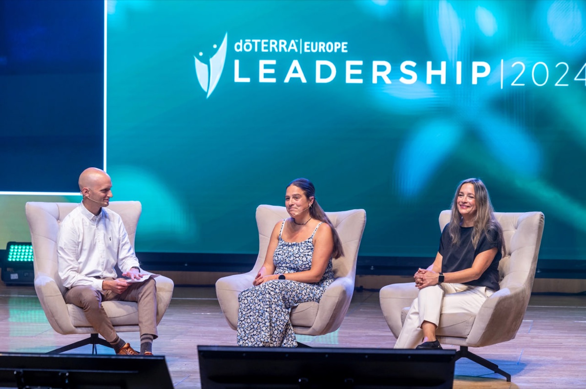 Tanja auf der Bühne der doTERRA Europe Leadership 2024